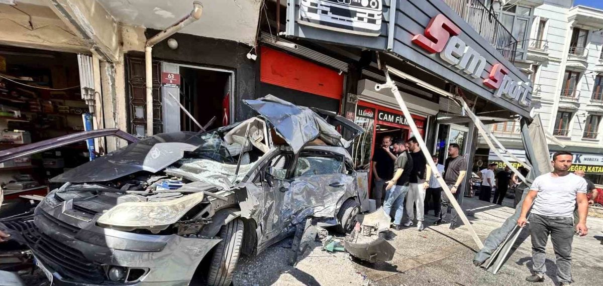 EGO otobüsü iş yerine girdi: 7 yaralı, 4 araç hasarlı