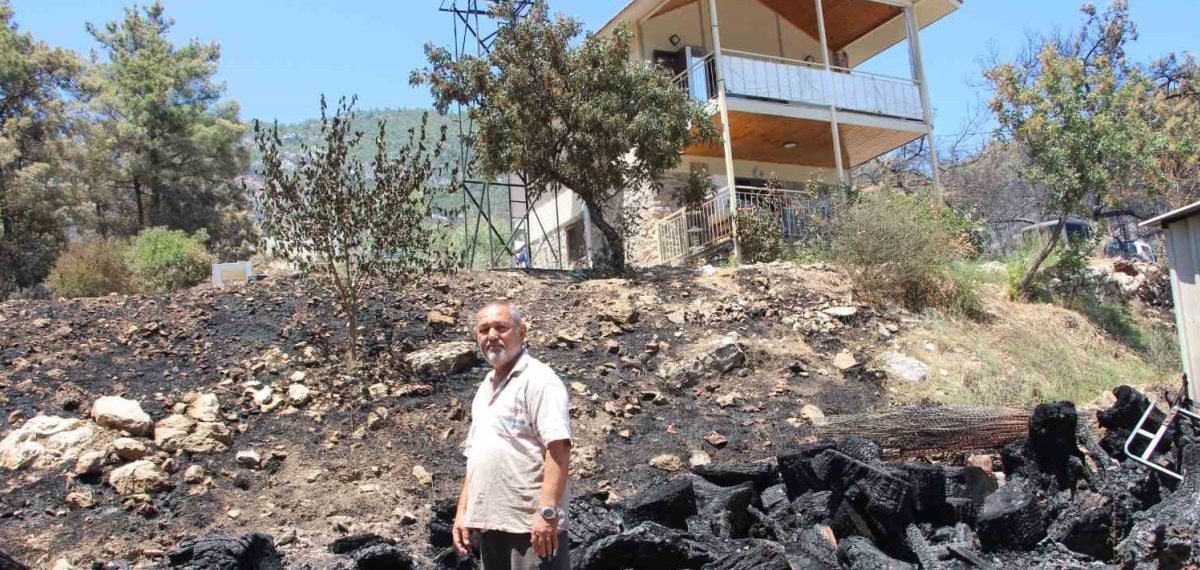 Emekli itfaiyeci hortum ve su tankeriyle evini yangından kurtardı