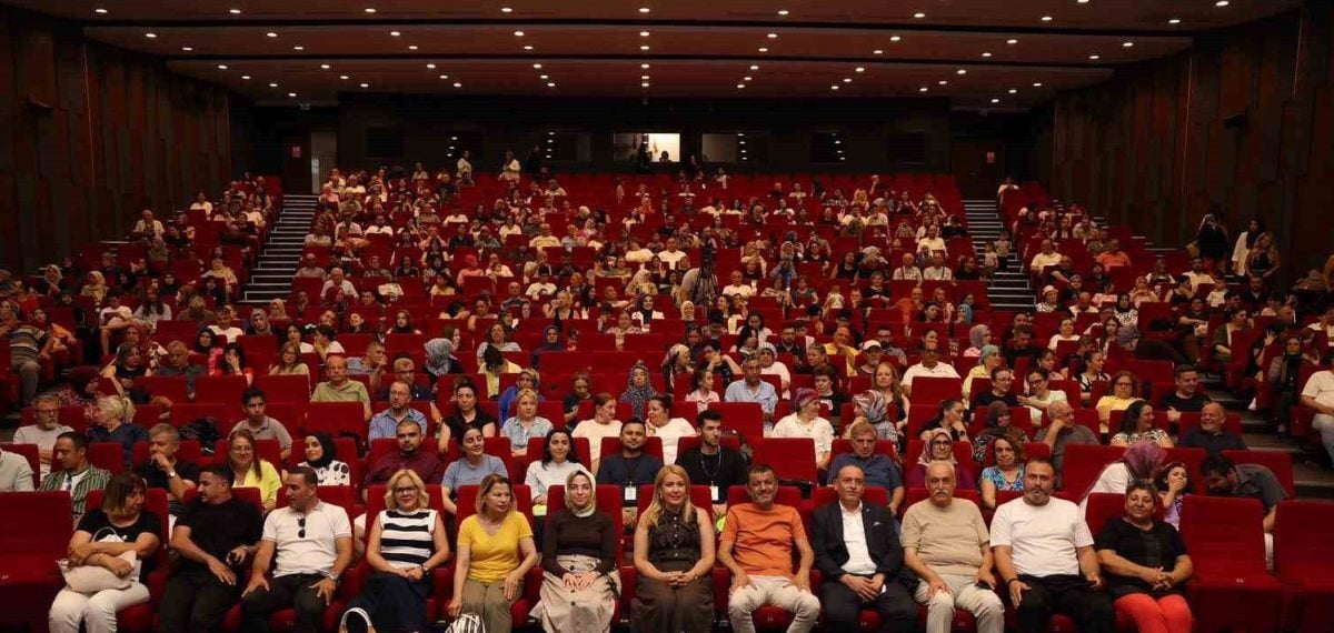 Engelsiz Yaşam Akademisi yılsonu gösterisi ‘Dünya Tek Sahne’ coşkuyla tamamlandı