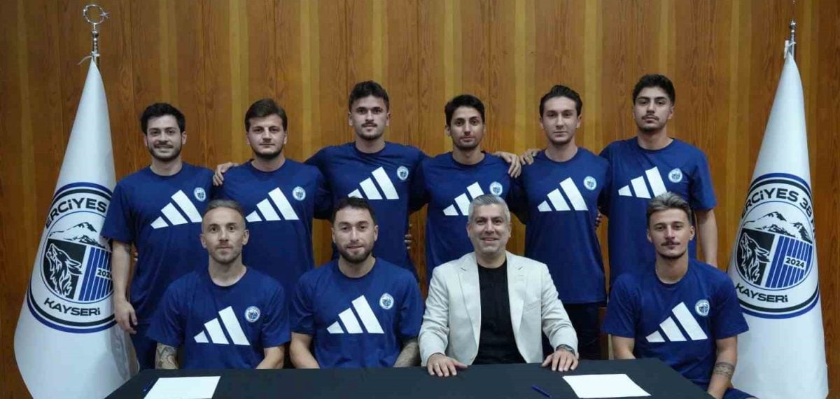 Erciyes 38 FK Bolu kampında 11 yeni transfer için toplu imza attı