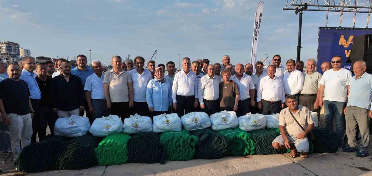 Erdemli Belediyesi 54 balıkçıya 646 ekipman desteği verdi