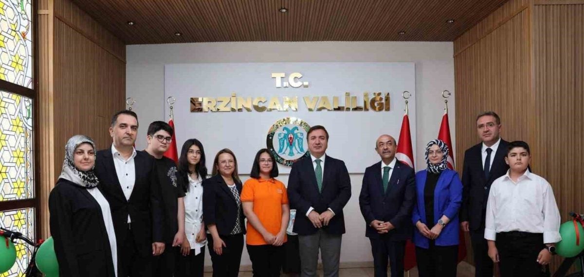 Erzincan’da üç öğrenci LGS’de 500 puanla Türkiye birincisi oldu