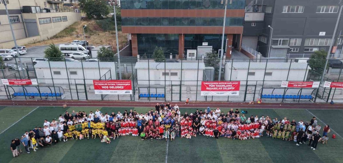 Esenyurt’ta U11 Minikler Futbol Turnuvası sona erdi; 250 sporcuya kupa ve madalya verildi