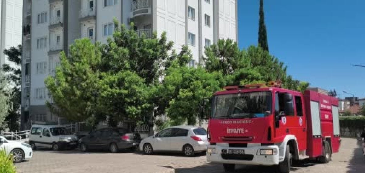 Eski erkek arkadaşının kapısını benzin döküp ateşe verdi, polis kaçanı arıyor