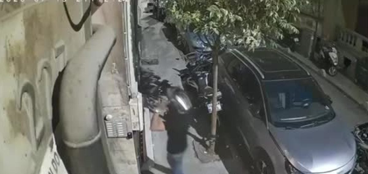 Eski eşinin evinin önünde motosikletli saldırı: Kayınpedere yumruklu saldırı kamerada