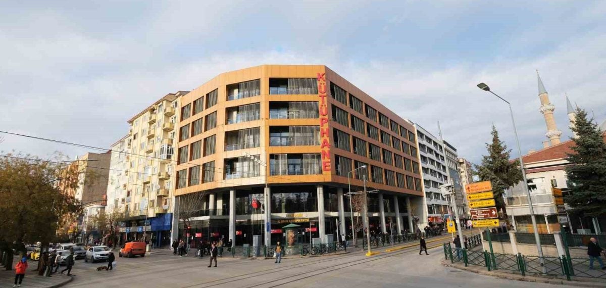 Eskişehir İl Halk Kütüphanesi 9 bin m² alanda 168 binden fazla materyalle hizmette