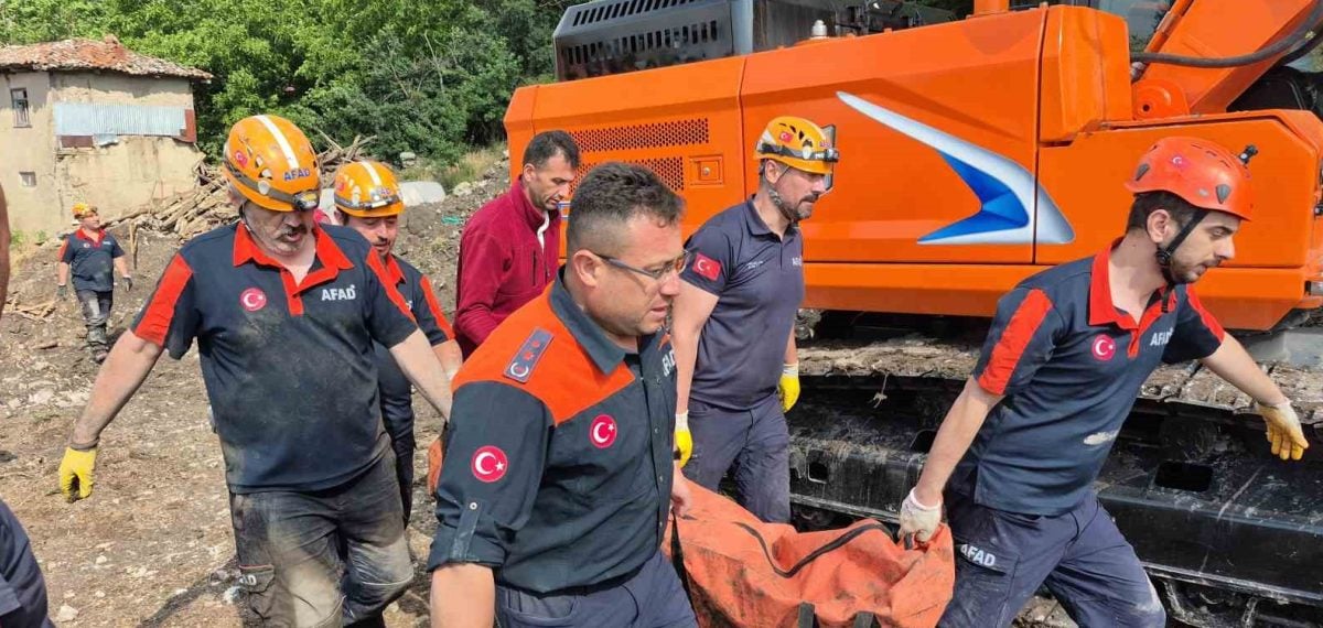 Eskişehir İnönü’de kaçak kazıda göçük: 12 metre altında kalan kişi 18 saatte çıkarıldı