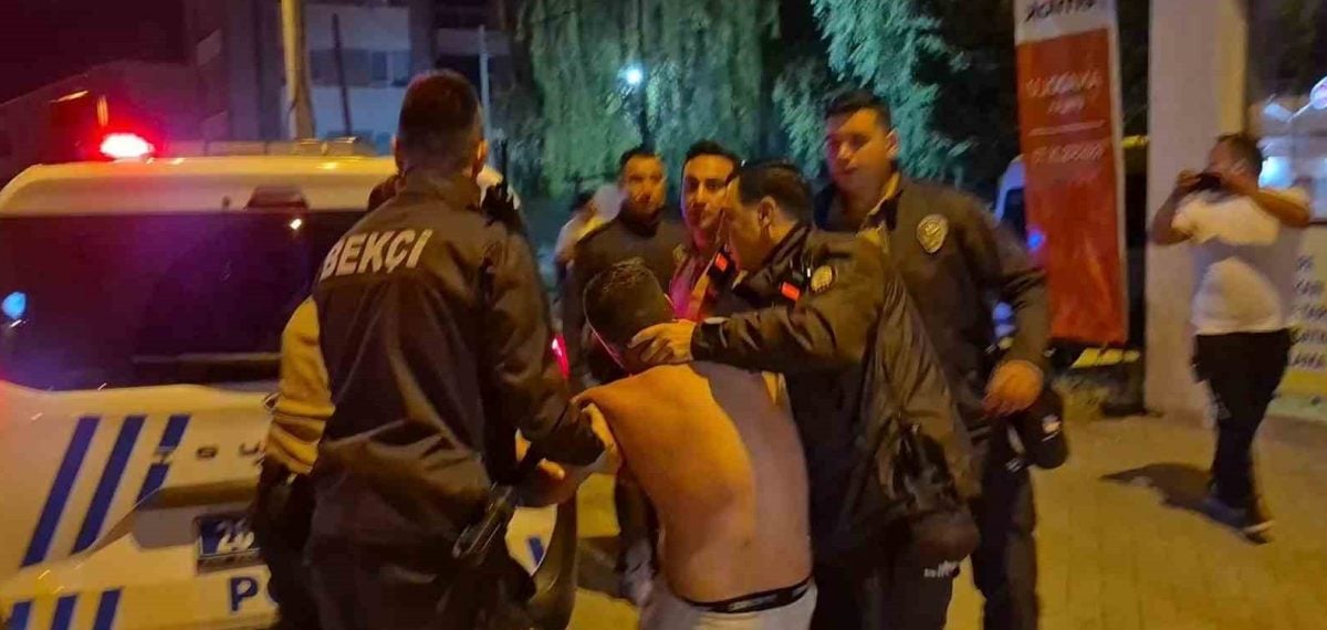 Eskişehir’de alkollü sürücü polisle çatıştı, durağa başını vurarak kendini yaraladı