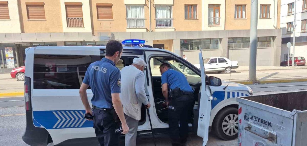 Eskişehir’de kuyumcu çalışanları, polis kılığındaki dolandırıcılardan yaşlı adamın 1 milyon TL’lik altınını kurtardı