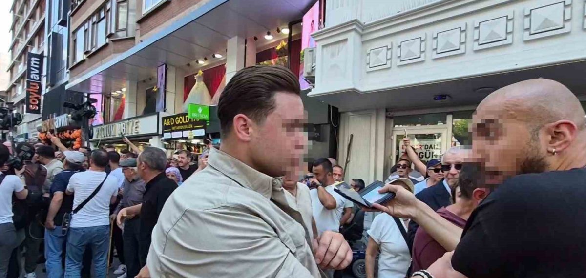 Eskişehir’de Özgür Özel’in programında koruma görevlisinin gazetecilere fiziki müdahalesi