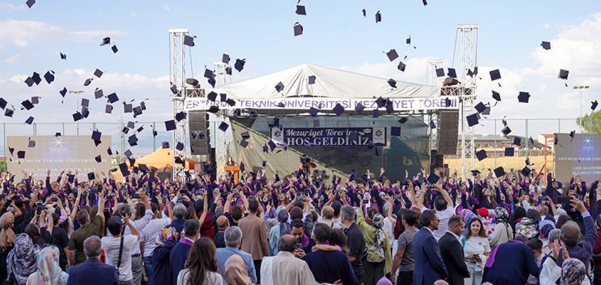 ETÜ 2025-2026 mezunlarını verdi: 570 öğrenci diplomalarını aldı