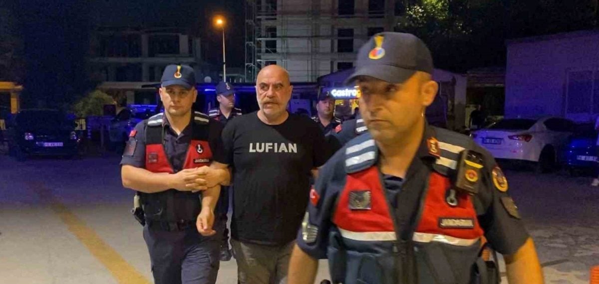 Ezel Akay’ın evinde kenevir tarlası düzenekleri bulundu, 2 kişi gözaltına alındı