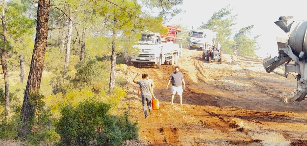 Fethiye Üzümlü’de gece çıkan orman yangınına havadan ve karadan müdahale sürüyor