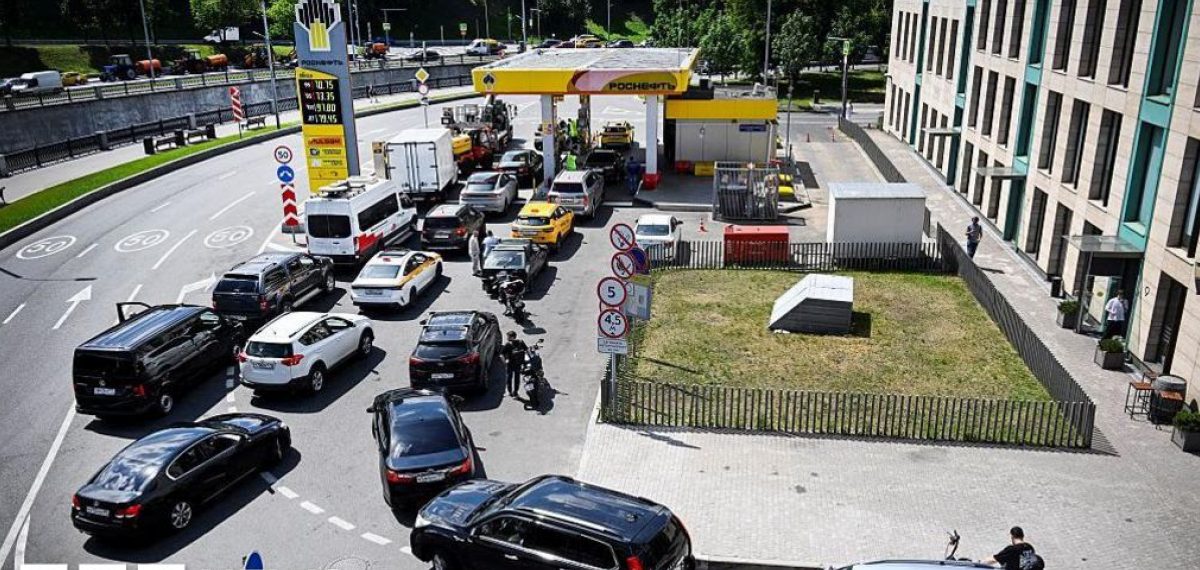Fuel shortages hit Moscow as authorities cite Ukrainian strikes, Putin addresses crisis