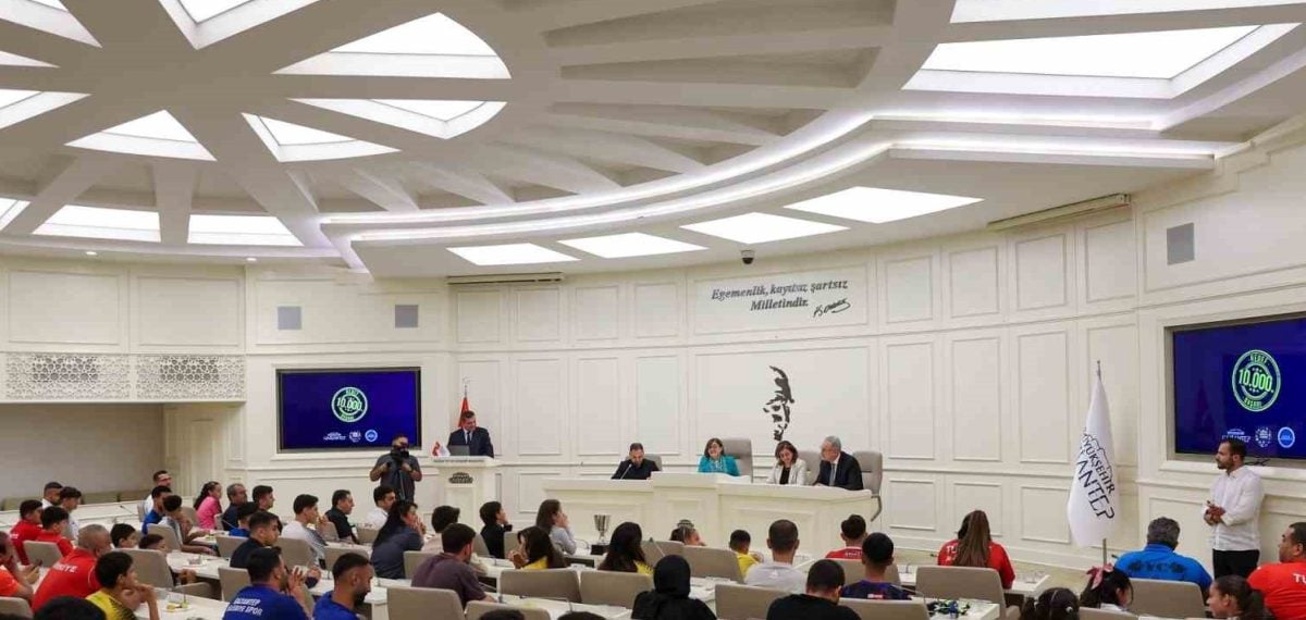 Gaziantep Belediye Sporcuları 44 sporcu ile başarıları belediye meclisinde paylaştı