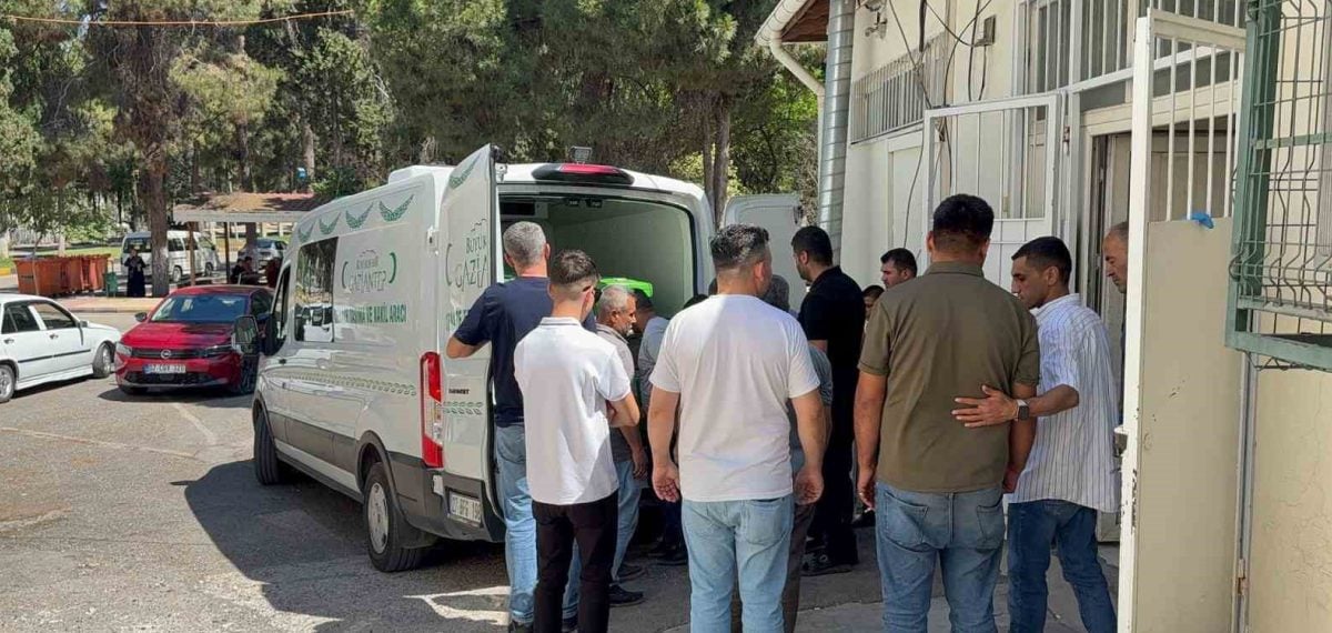 Gaziantep’te kaldırımda yürüyen 14 yaşındaki kız otomobilin çarpmasıyla ağır yaralandı, tedavi gördüğü hastanede yaşamını yitirdi
