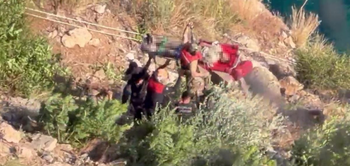 Gazipaşa’da uçurumdan denize düşen sürücü ağır yaralı kurtarıldı, hastanede yaşamını yitirdi