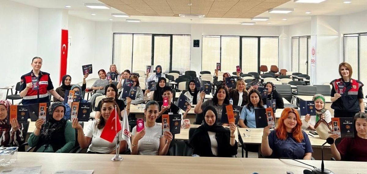 Gediz OSB’de 62 kadına KADES eğitimi verildi, uygulama telefonlara yüklendi