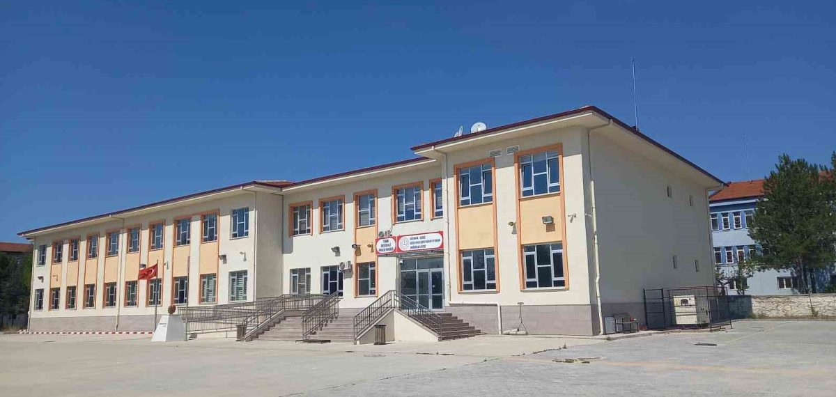 Gediz’de Yunus Emre MTAL’e ortaokul bölümü açıldı geleceğe yönelik mesleki eğitim başladı