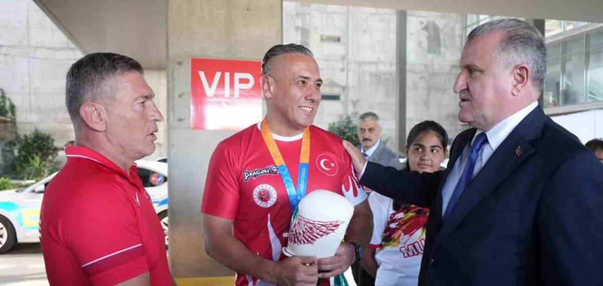 Gençlik ve Spor Bakanı Bak, Muğla’da spor tesislerini inceledi ve Marmaris Kompleksi’nin açılışını yaptı