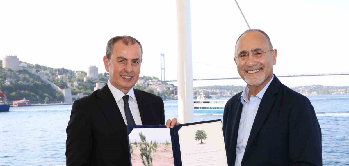 Gökhan Hotamışlıgil NAS üyeliğine seçildiği için İş Girişim kutlama düzenledi