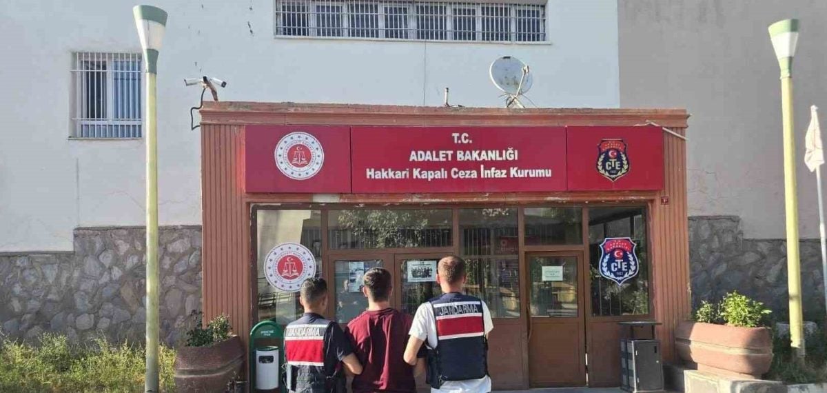Hakkari’de aranan 4 hükümlü operasyonlarla yakalandı, cezaevine teslim edildi