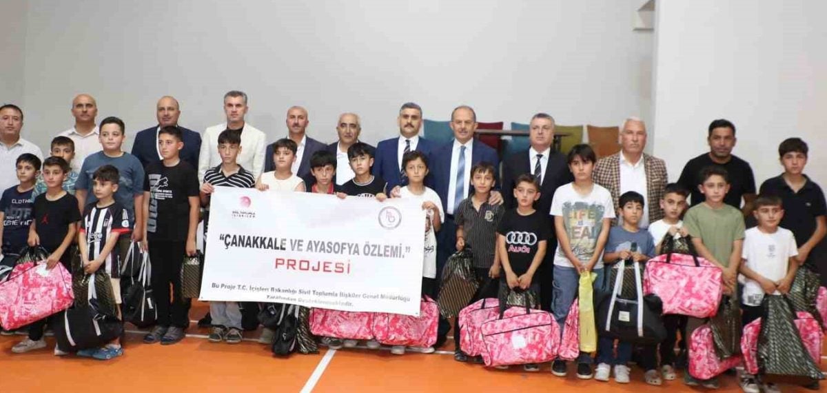 Hakkari’de çocuklara yüzme, okçuluk ve folklor eğitimleri başladı