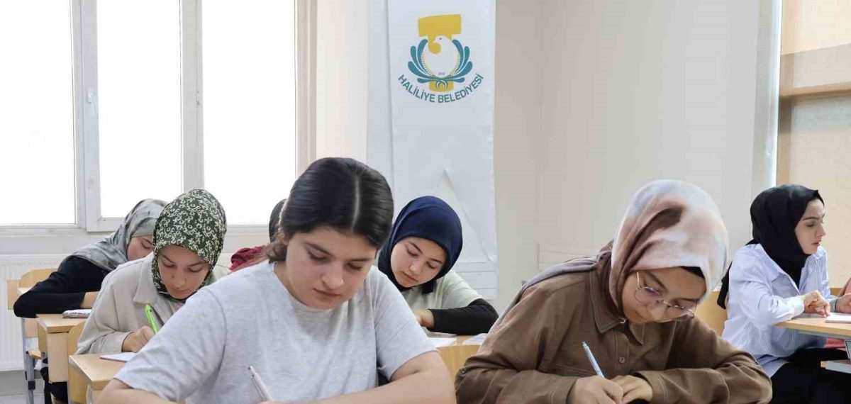 Haliliye Belediyesi’nin ücretsiz yaz kursu üniversiteye hazırlanan öğrencilere destek veriyor
