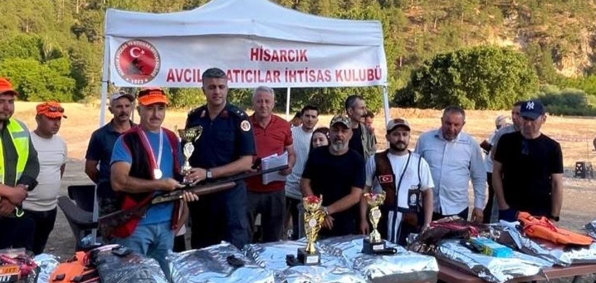 Hisarcık’ta 390 sporcunun katıldığı atış yarışmasında dereceye girenler ödüllendirildi