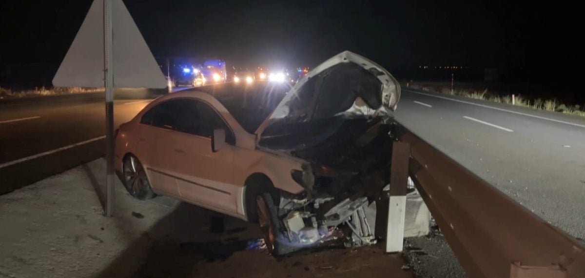 Hız göstergesi 200 km’de takılı kalan otomobil arkadan çarptı, sürücü kaçtı