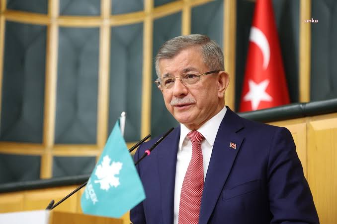 Ahmet Davutoğlu: Gelecek Partisi siyaset sahnesinden çekilme ve faaliyetleri sonlandırma kararı aldı