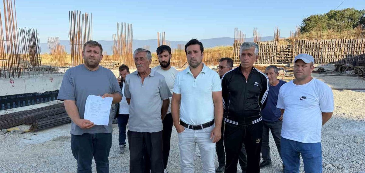 İnşaattaki işçiler ücret alacakları için vinç eylemi yaptı, 4 milyon 200 bin lira iddiası