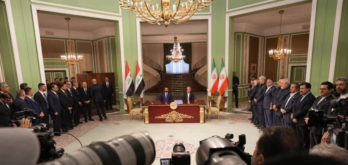 Irak Başbakanı Zeydi Tahran’da iş birliği ve üç mutabakat zaptını imzaladı