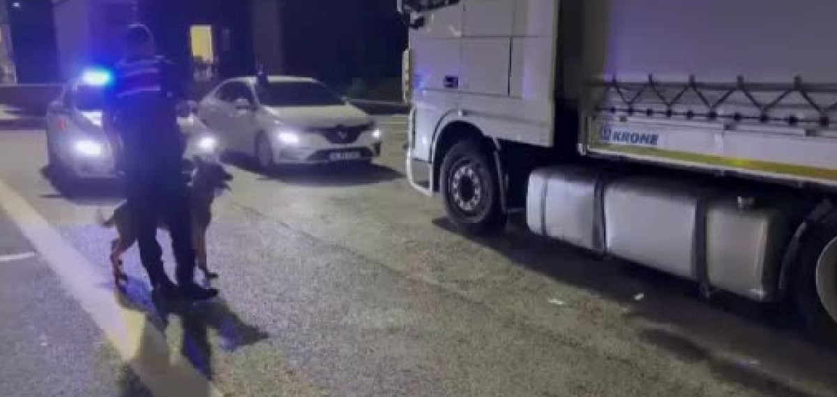 İstanbul merkezli operasyonda 33 kişiye yasa dışı bahis SMS’leri nedeniyle gözaltı kararı