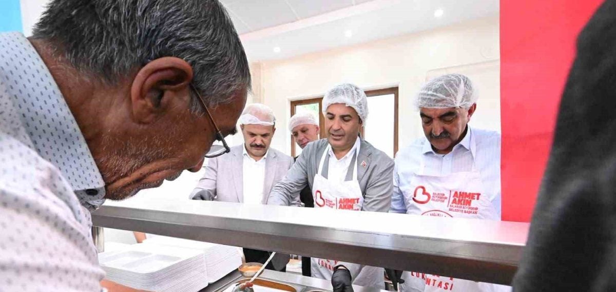 İvrindi’ye kent lokantası, BALMEK, halı saha ve yol yatırımları açıldı
