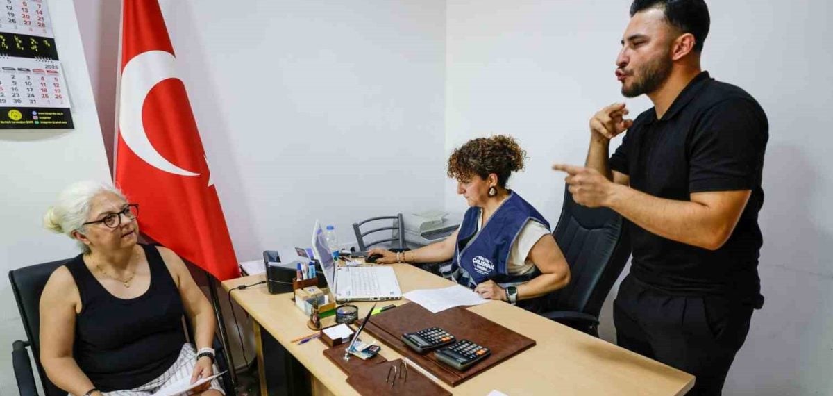 İzmir Büyükşehir’den ihtiyaç sahibi işitme engellilere kişiye özel cihaz desteği