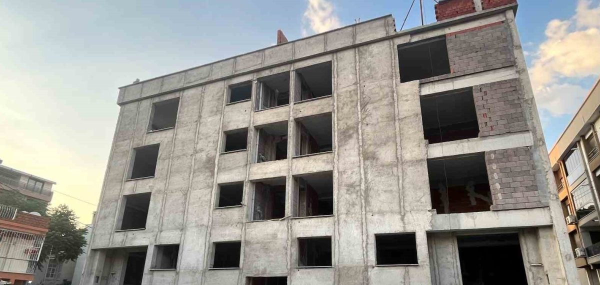İzmir Karşıyaka’da iddia: Müteahhit aynı parselden birden çok daire sattı, yüzlerce mağdur savcılığa başvurdu