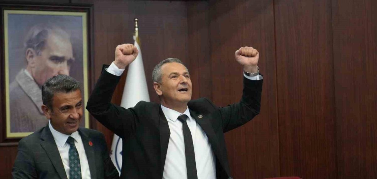 İzmit Belediye Meclisi 3 tur sonrası Lütfü Obuz’u başkan vekili seçti