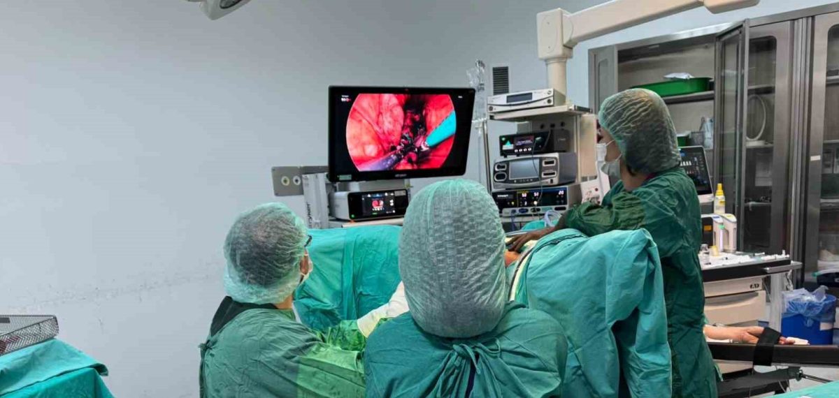İzsiz ameliyatla karından 20-25 cm kist çıkarıldı, hasta hızlı toparlandı