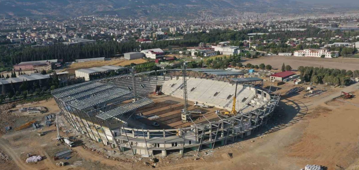 Kahramanmaraş’ta 17 bin 500 kapasiteli yeni stadyum inşaatı yüzde 50 ilerledi, 2027 Ocak hedefi