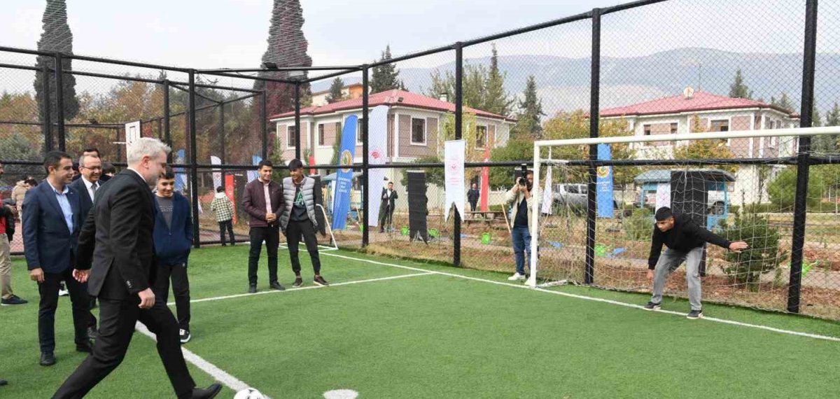 Kahramanmaraş’ta 31 sentetik halı saha tamamlandı yaklaşık 78 milyon TL yatırımla