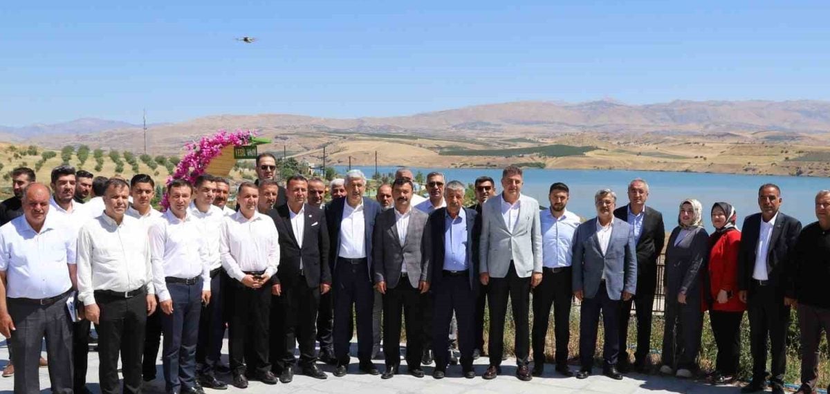 Kahta Millet Bahçesi hizmete açıldı, protokol incelemede bulundu