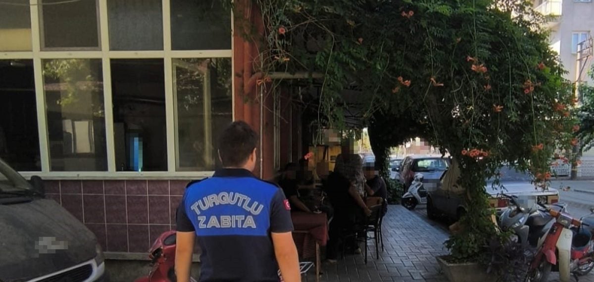 Kahvehanelerde kaldırım işgali denetlendi, uyarılar yapıldı