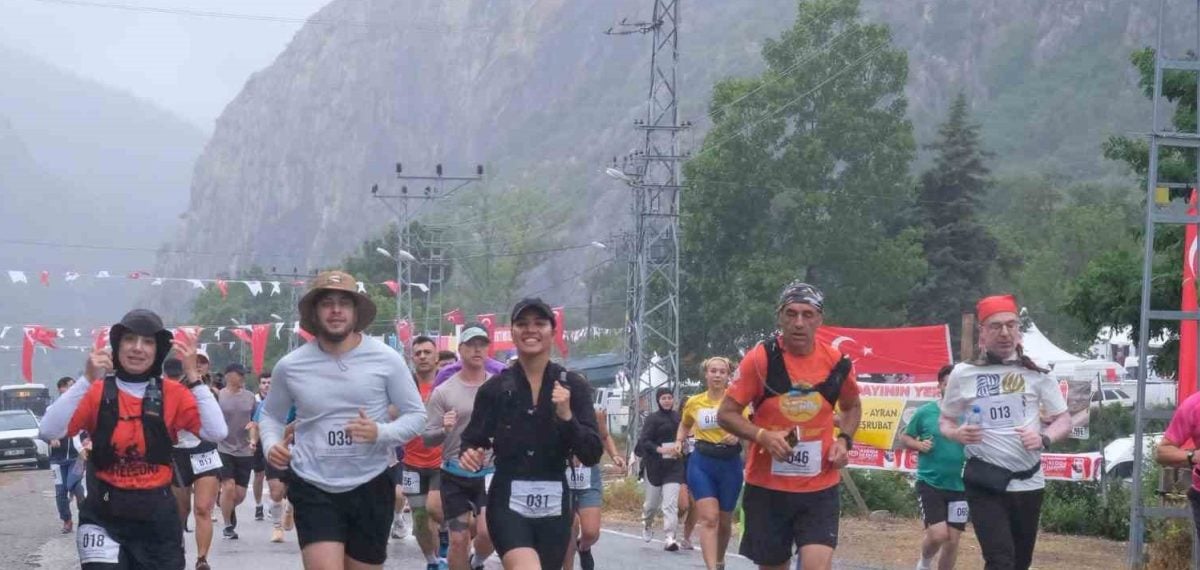 Kapıkaya’da 21 km dağ koşusunda 50 sporcu zorlu parkurda ter döktü