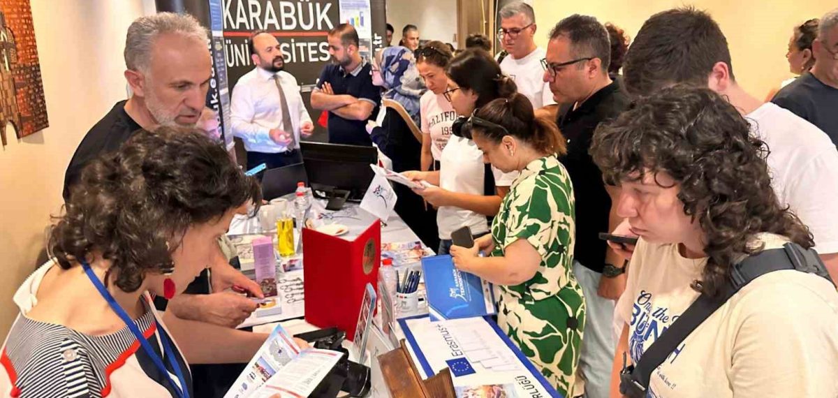 Karabük Üniversitesi Mersin’de Tercih Günleri’nde aday öğrencilerle buluştu