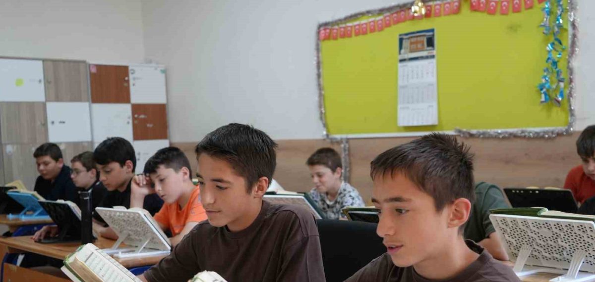 Kastamonu’da 13 yaşındaki ikizler birlikte hafız oldu