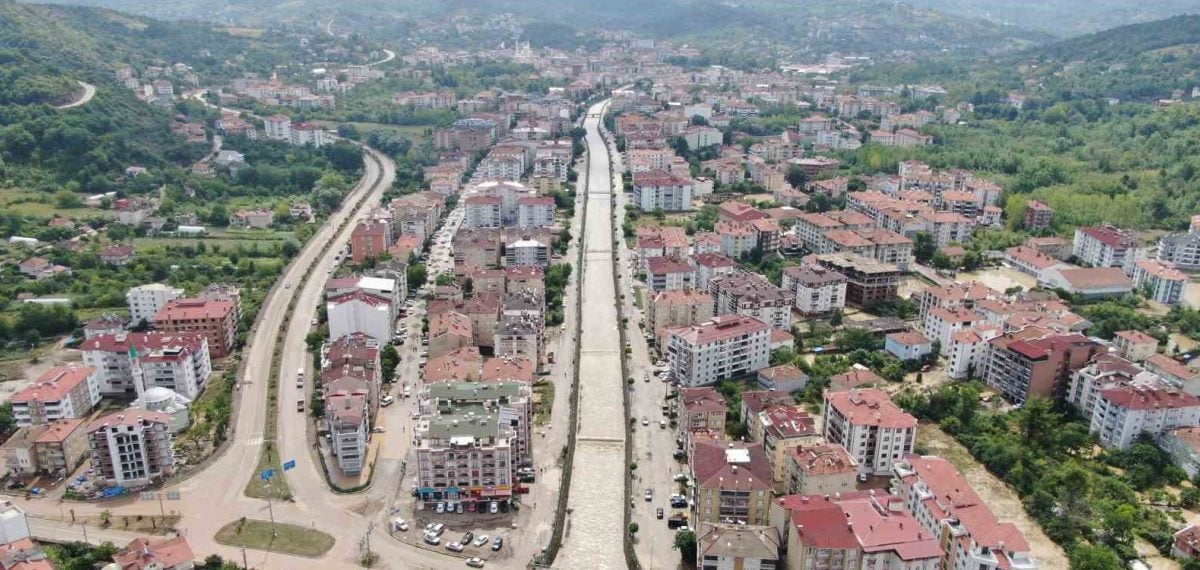 Kastamonu’da sağanak etkisi: Cide’de tahliye, Doğanyurt’ta köy yolları kapandı