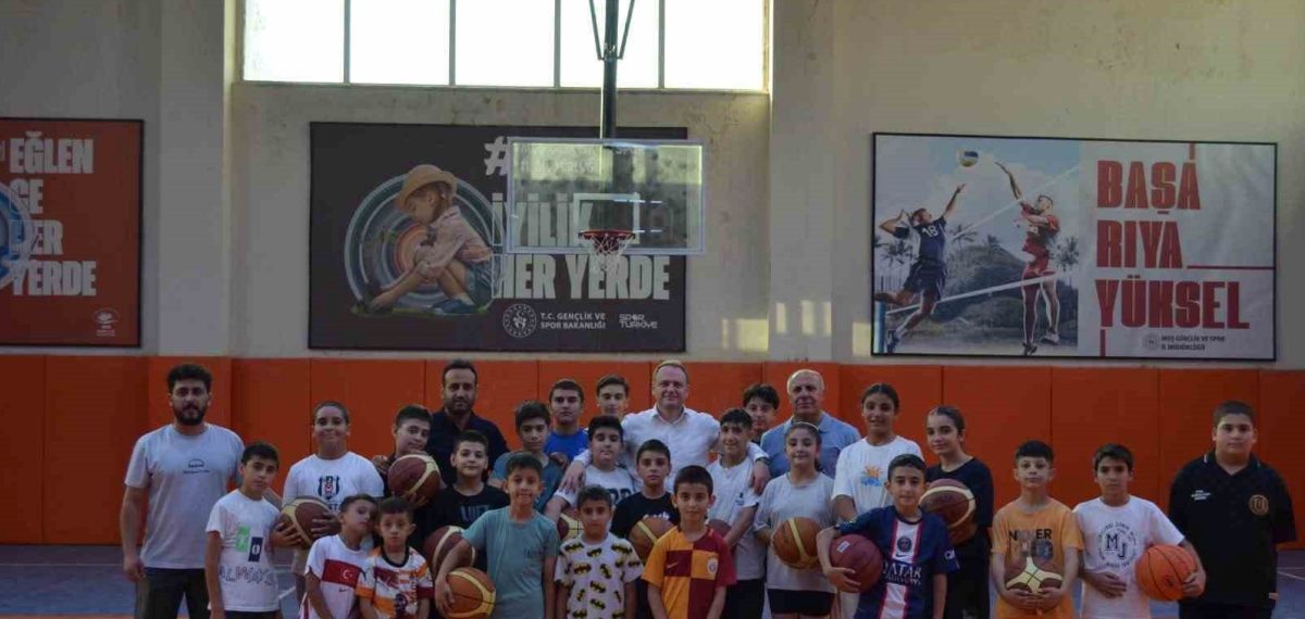 Kaymakam Koşansu yaz spor okullarını ziyaret etti, çocuklarla saha etkinliği düzenlendi