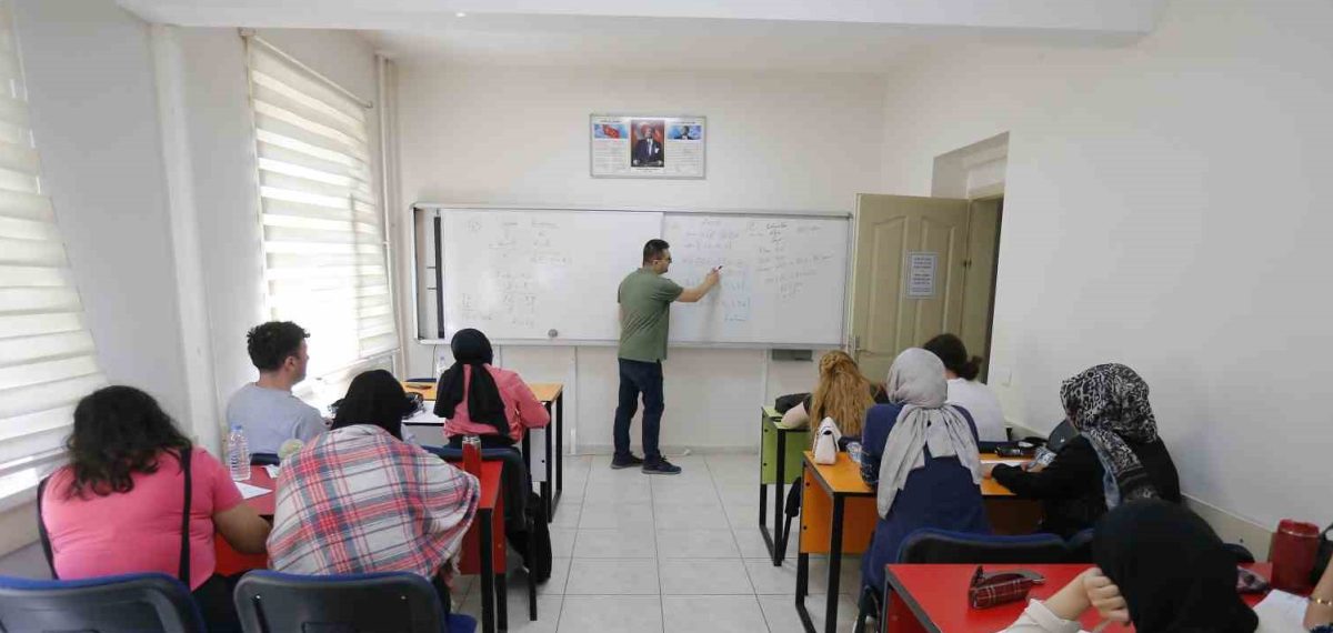 Kayseri KAYMEK’in ücretsiz Hızlandırılmış KPSS kursu ve Deneme Kulübü yoğun ilgi gördü