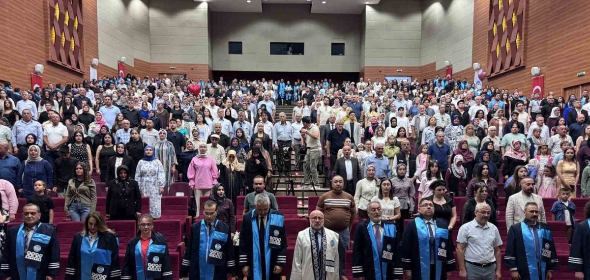Kayseri Üniversitesi Uygulamalı Bilimler Fakültesi 2025-2026 mezunlarını verdi